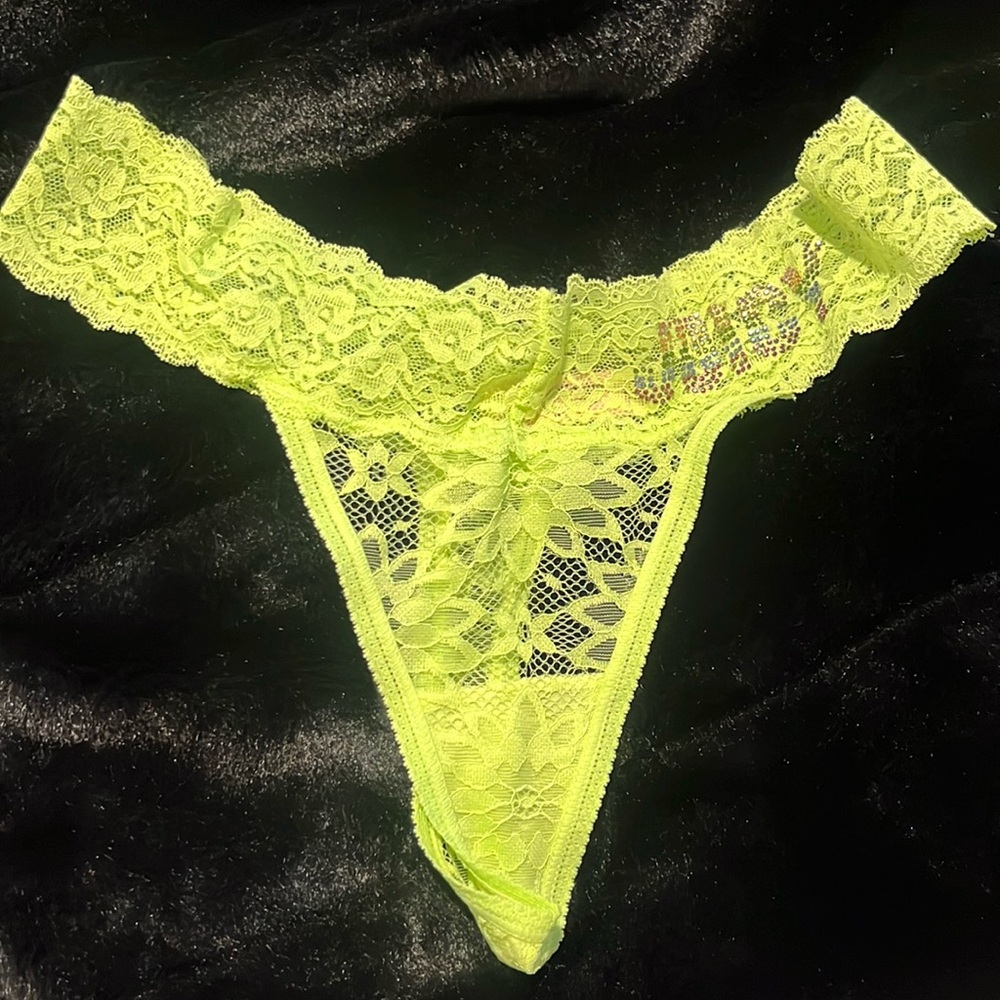 lime green thong 💚